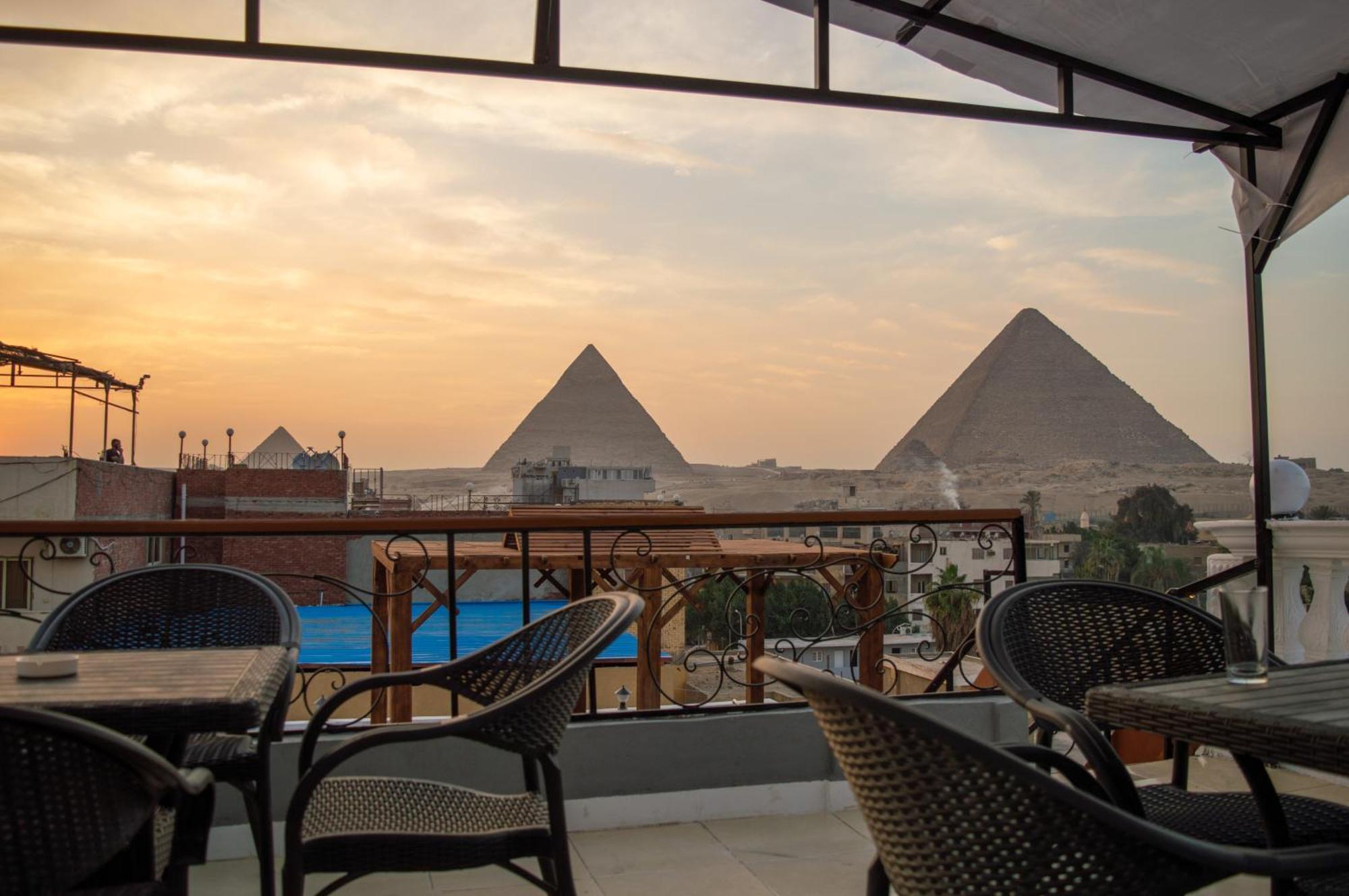 Pyramids Gate Hotel Kafrat al Jabal Bagian luar foto