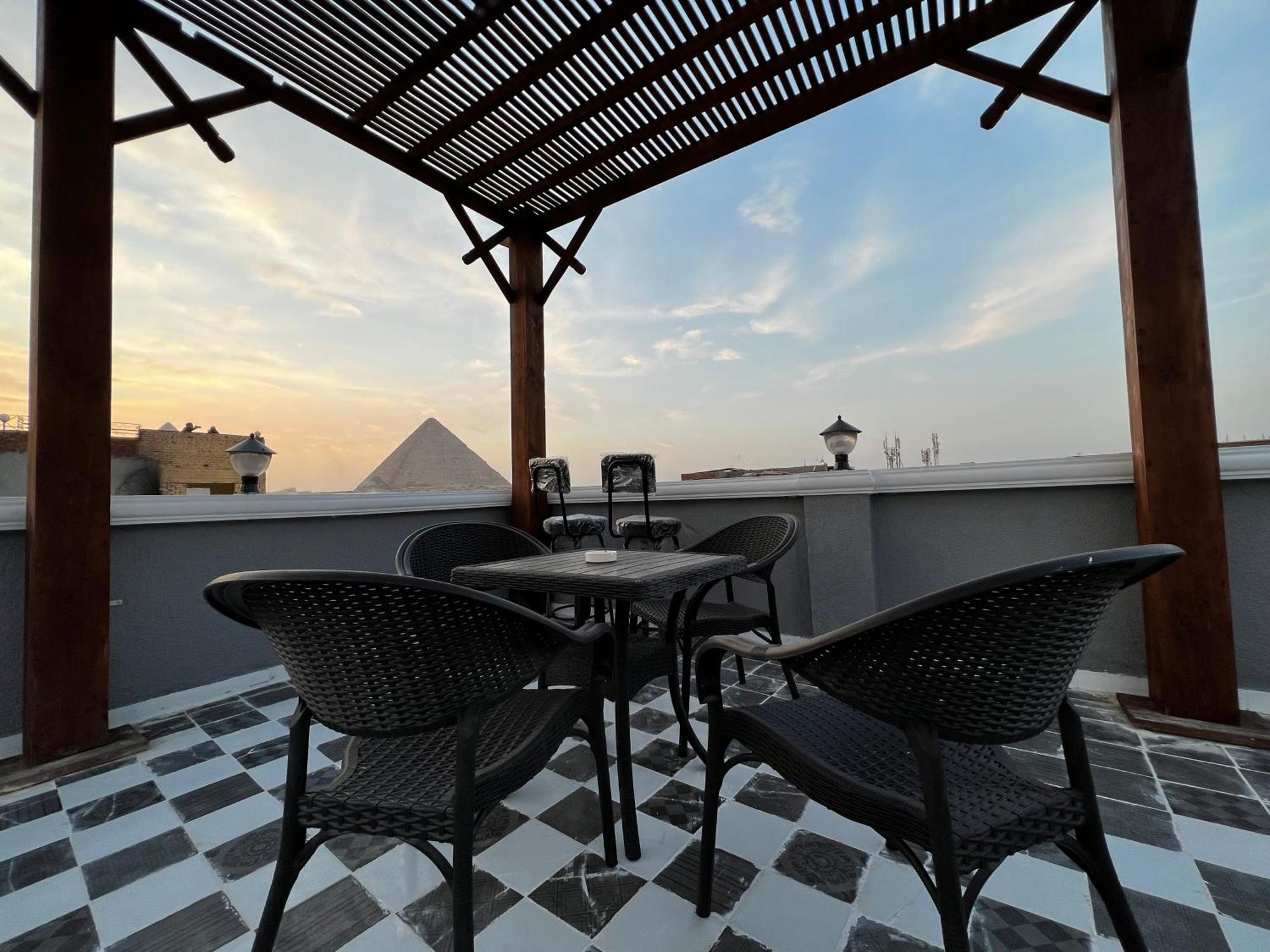 Pyramids Gate Hotel Kafrat al Jabal Bagian luar foto