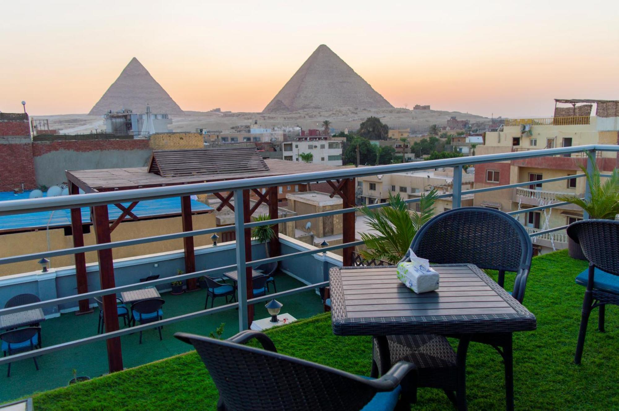 Pyramids Gate Hotel Kafrat al Jabal Bagian luar foto