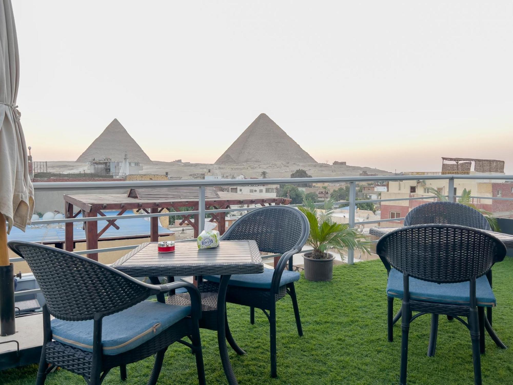 Pyramids Gate Hotel Kafrat al Jabal Bagian luar foto