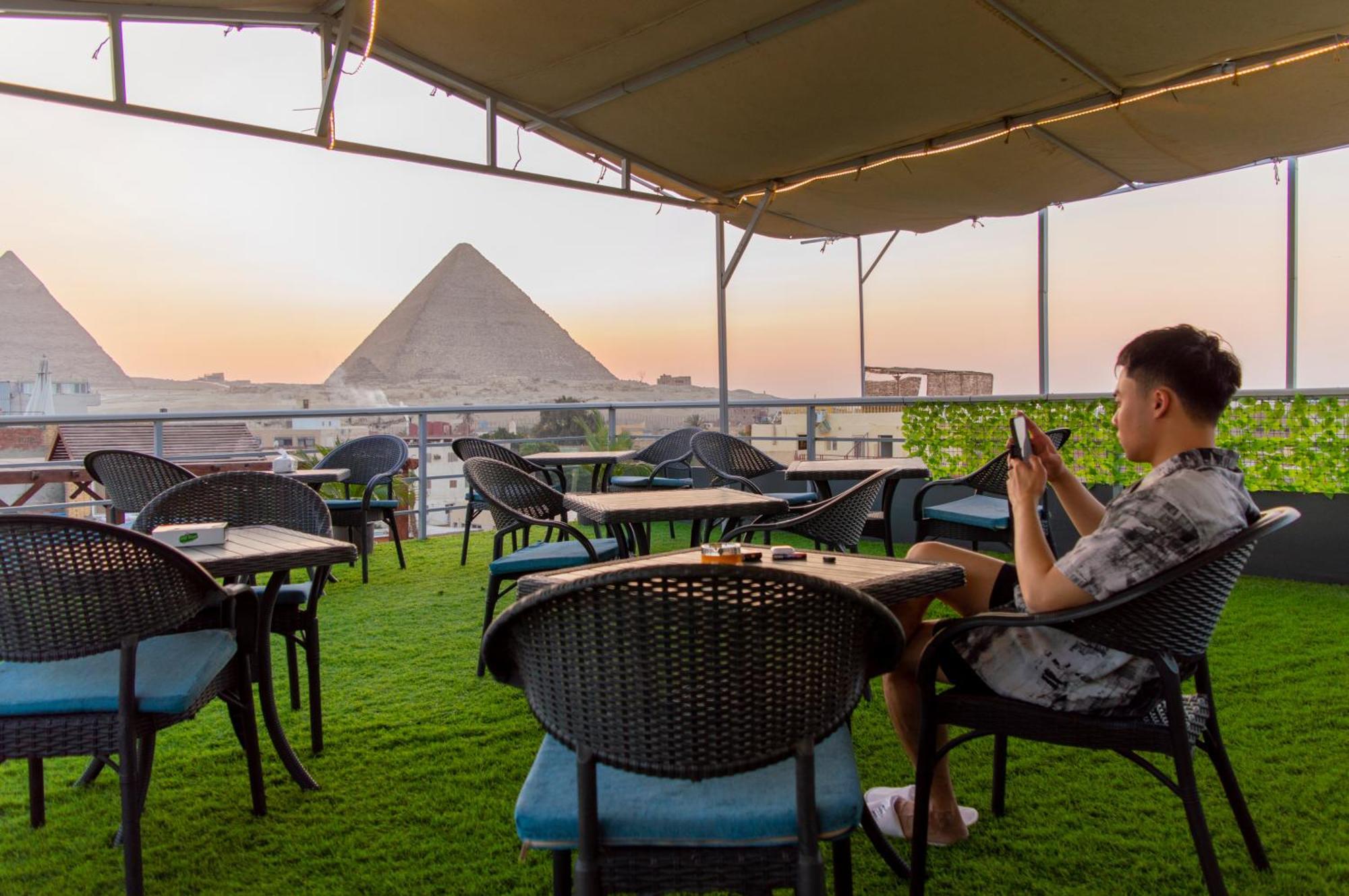 Pyramids Gate Hotel Kafrat al Jabal Bagian luar foto
