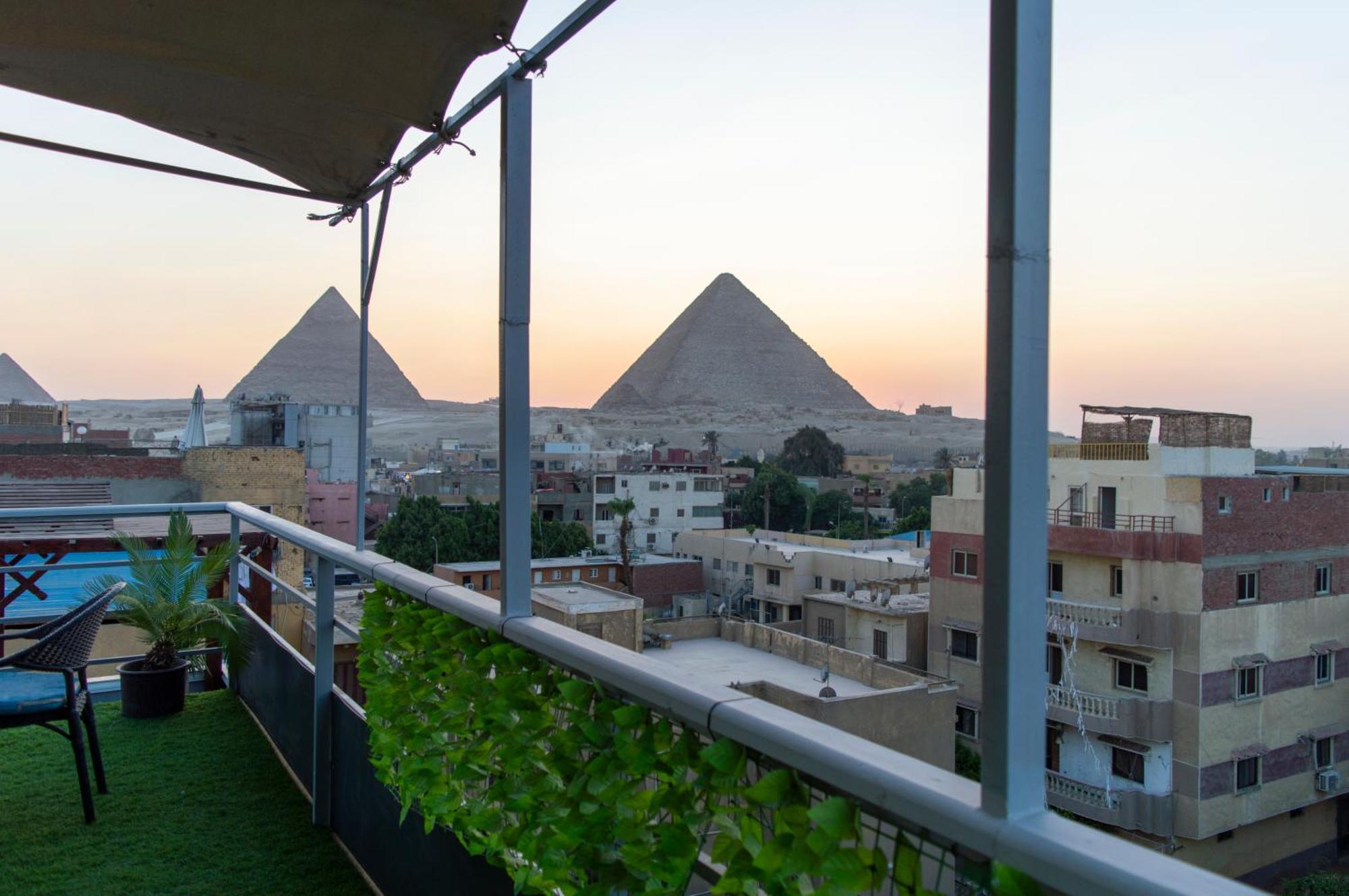 Pyramids Gate Hotel Kafrat al Jabal Bagian luar foto